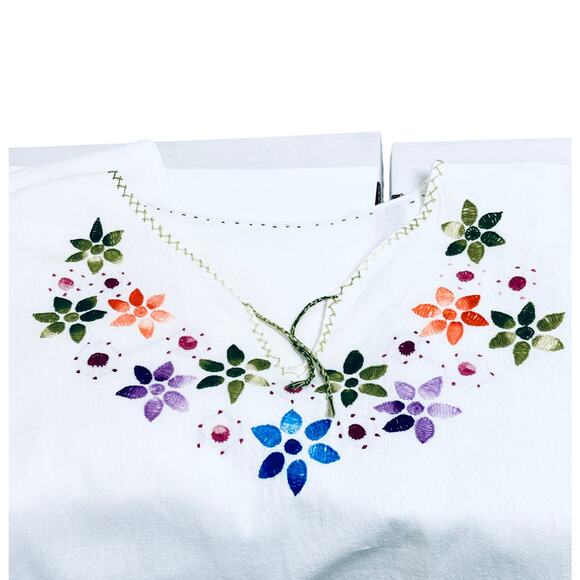 Vintage 1970s Handmade Embroidered Blouse Florals on White Chambray Size S - Picture 4 of 9